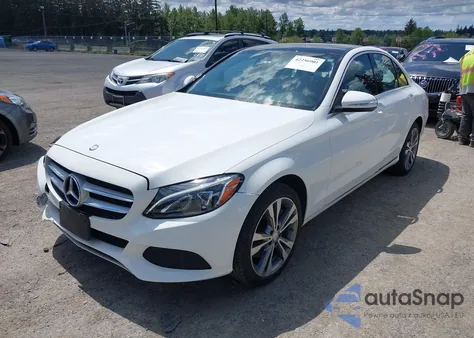 2015 Mercedes-Benz C 300 4Matic/Luxury 4Matic/Sport 4Matic z USA, uszkodzony, nr VIN 55SWF4KB8FU073494